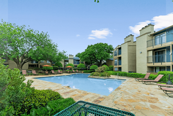 the preserve at ballantyne commons apartments swimming pool